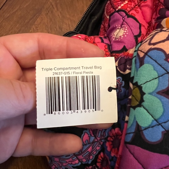 Vera Bradley Triple Compartment Travel Bag - Floral Fiesta NWT - Picture 2 of 5